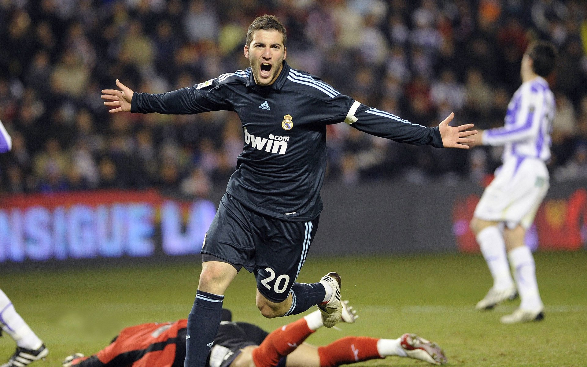 摩洛哥绝杀巴拉圭,姆巴佩成为关键先生,一场改写历史的胜利