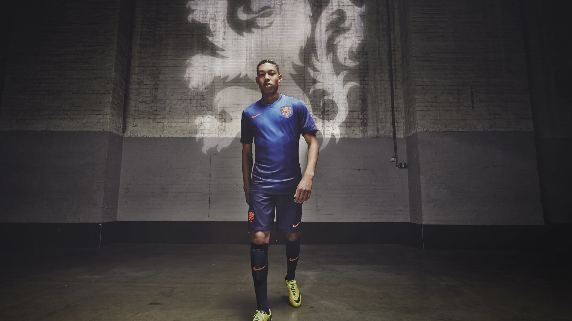 铁血拜仁正面击溃尼斯，奥斯梅恩领袖气质引领胜利之路