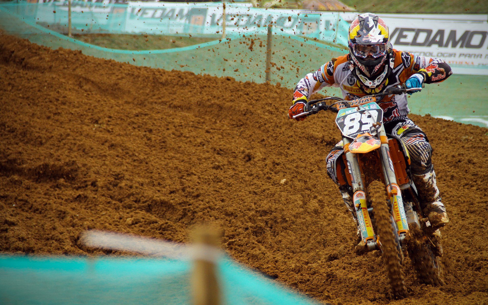 赛道上的唯一性，拉塞尔关键制胜，雷诺车队如何碾压红牛二队