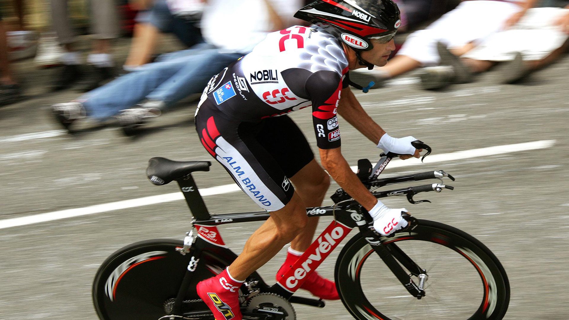 赛道上的红色闪电,塞恩斯刷新纪录,法拉利轻取哈斯车队