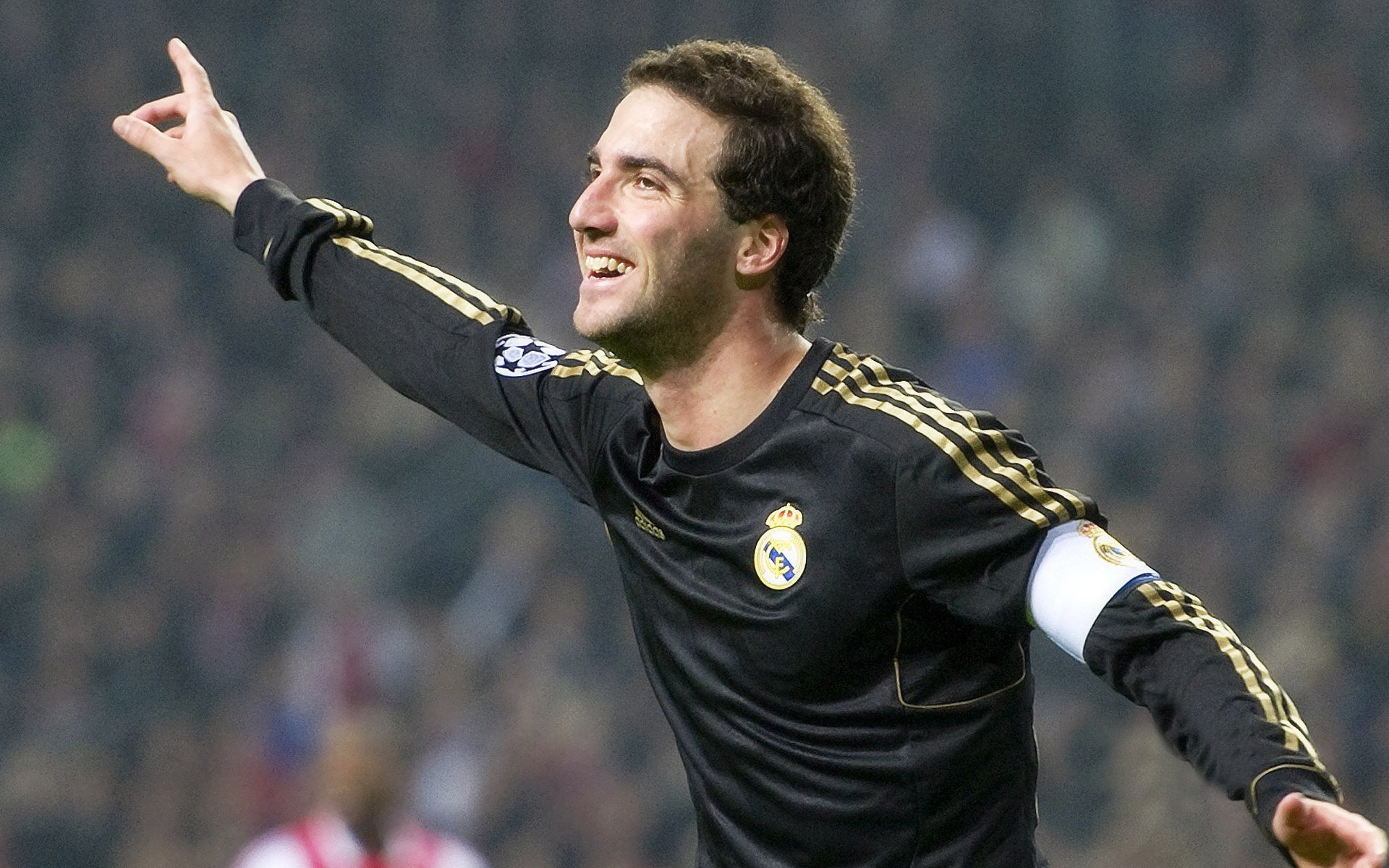 德布劳内导演橙色风暴,荷兰险胜曼联背后的战术博弈