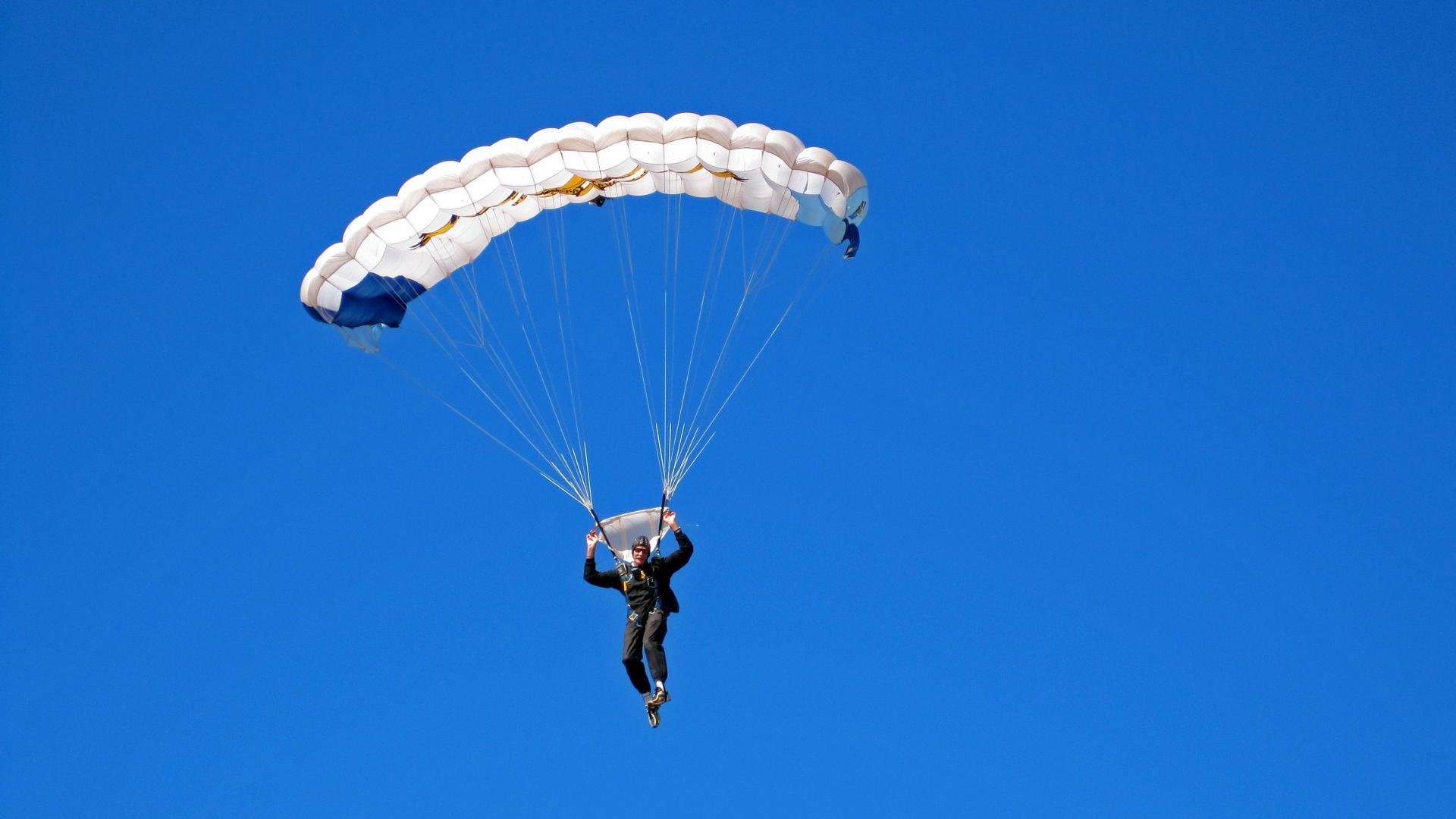 绿茵场外的激情，英格兰轻取瑞典之夜，奥恰洛夫点燃乒乓赛场